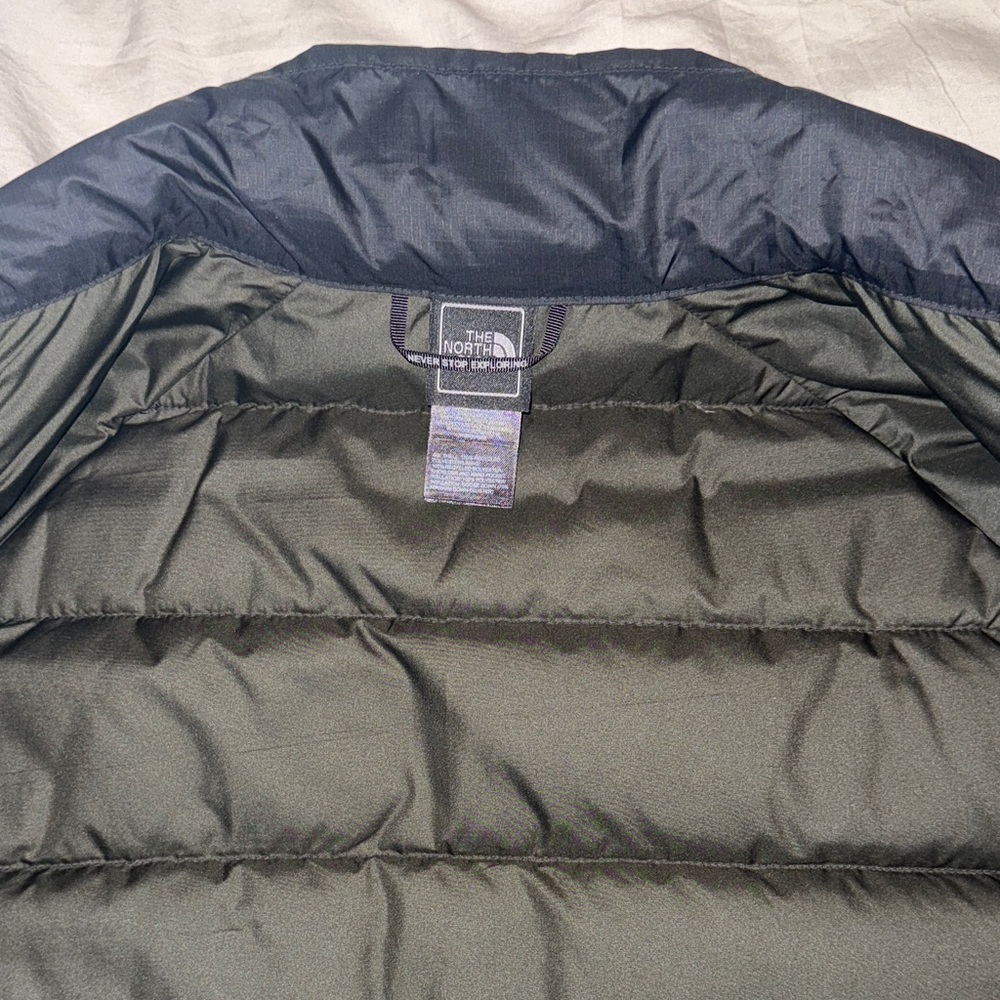 The North Face Men's Dark Puffer Vest - Picture 3 of 3